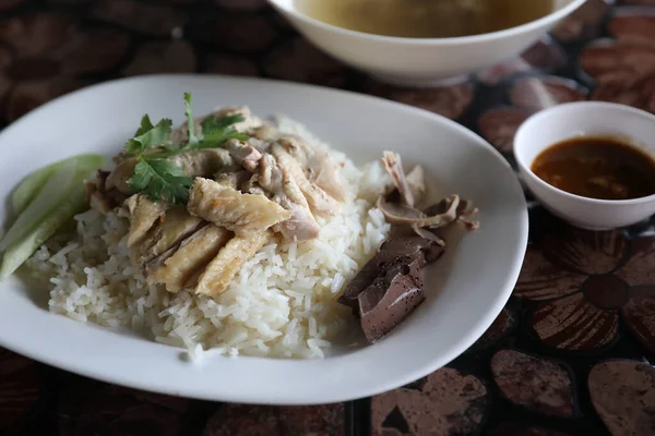 Comida Tailandesa Gourmet Pollo Vapor Con Arroz Fondo Madera —  Fotos de Stock