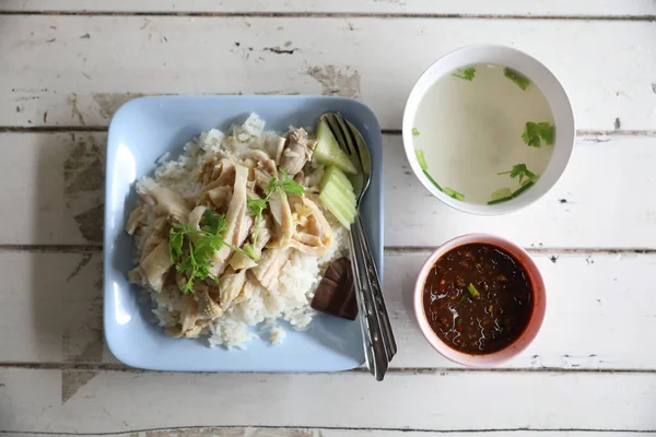 Thailand Makanan Ayam Gourmet Dikukus Dengan Beras Latar Belakang Kayu — Stok Foto