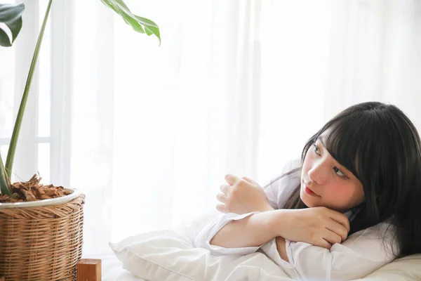 Portret Mooi Aziatisch Meisje Slapen Bed Witte Kamer — Stockfoto