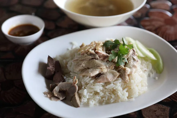 Comida Tailandesa Gourmet Pollo Vapor Con Arroz Fondo Madera —  Fotos de Stock