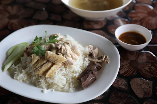 Comida Tailandesa Gourmet Pollo Vapor Con Arroz Fondo Madera —  Fotos de Stock