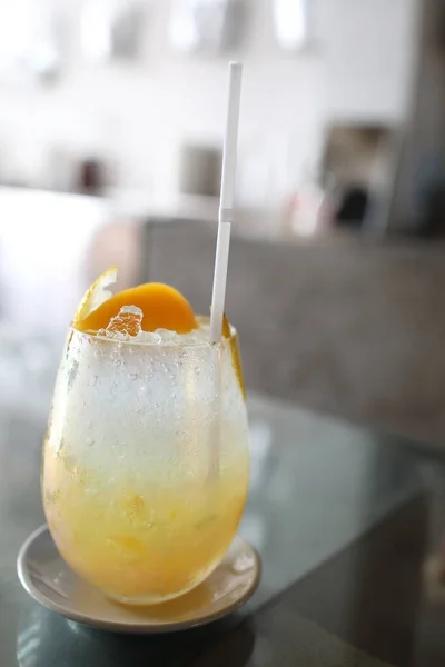 Κίτρινο Cocktail Πάγο — Φωτογραφία Αρχείου