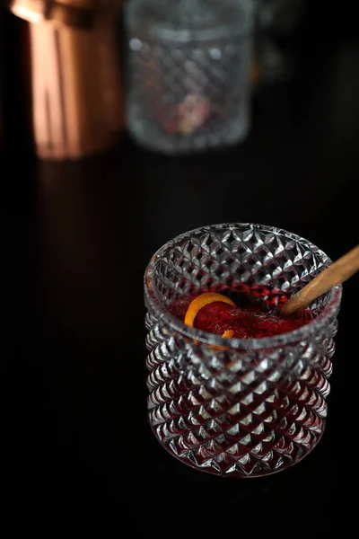 Rosa Cocktailglas Med Vid Bardisken — Stockfoto