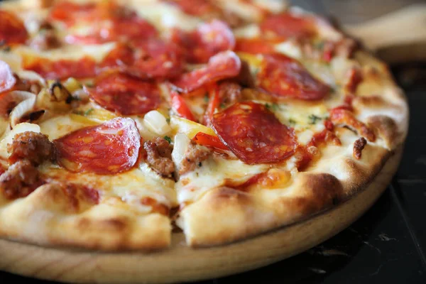 Pepperoni Pizza Zbliżeniu Obrazek Stockowy