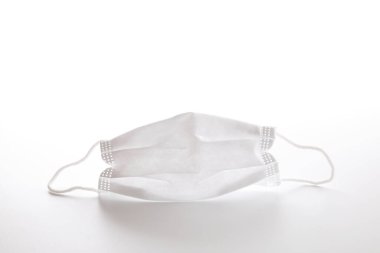 Beyaz arkaplanda izole edilmiş beyaz maske