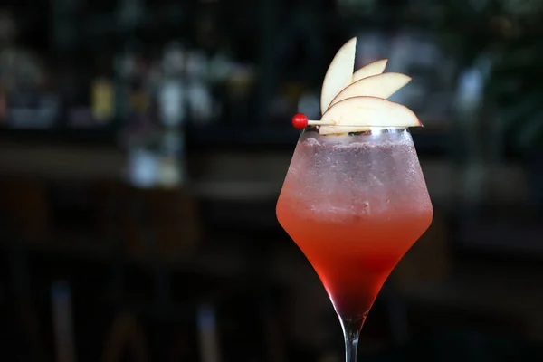 Cocktail Rose Avec Glace Comptoir Bar — Photo