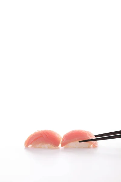 Sushi Atún Con Palillos Aislados Fondo Blanco — Foto de Stock