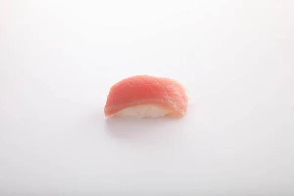 Sushi Atum Maguro Nigiri Sushi Isolado Fundo Branco — Fotografia de Stock