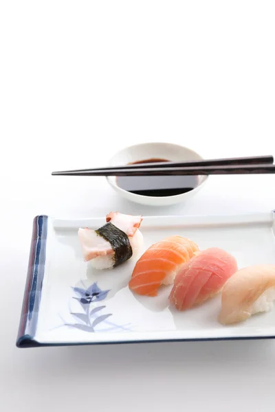 Sushi Mix Japansk Mat Sushi Lax Tonfisk Bläckfisk Och Havsabborre — Stockfoto