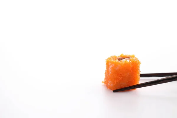 カリフォルニア巻き寿司白い背景に隔離された日本食 — ストック写真