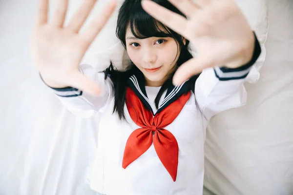 Portré Japán Iskolás Lány Alszik Párna Fehér Tónusú Szoba — Stock Fotó
