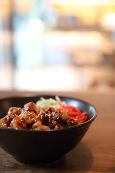 Comida Japonesa Pollo Teriyaki Con Arroz Sobre Fondo Madera —  Fotos de Stock