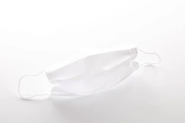 Máscara Branca Usada Isolada Fundo Branco — Fotografia de Stock