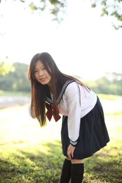 Asiatico Scuola Ragazza Con Campagna Sfondo — Foto Stock