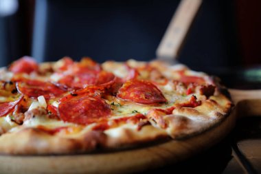 Biberli pizza. Yakın plan.