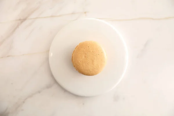 Postre Macaron Marrón Fondo Cafetería —  Fotos de Stock