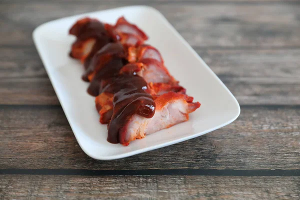 Gebratenes Schweinefleisch Thailändische Gerichte Mit Roter Sauce Auf Holz Hintergrund — Stockfoto