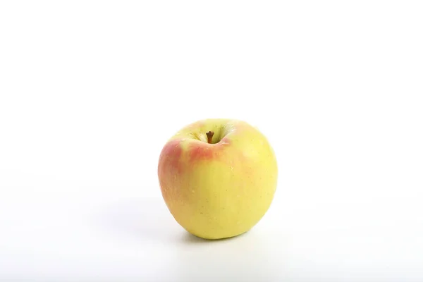 Czerwone Żółte Jabłko Izolowane Białym Tle — Zdjęcie stockowe