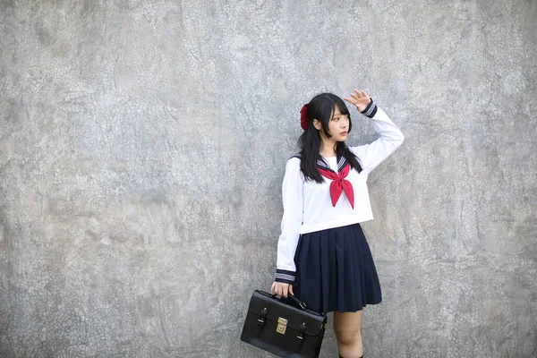 Retrato Colegiala Asiática Con Fondo Gris — Foto de Stock