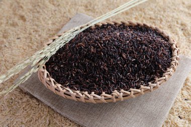 Organik kahverengi pirinç ve riceberry pilavı.