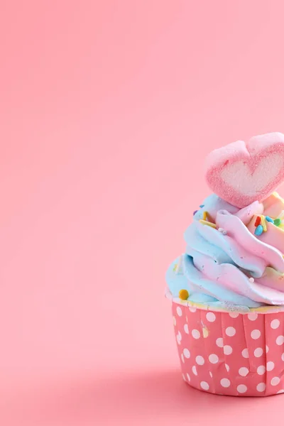 Barevné Cupcake Izolované Růžovém Pozadí — Stock fotografie