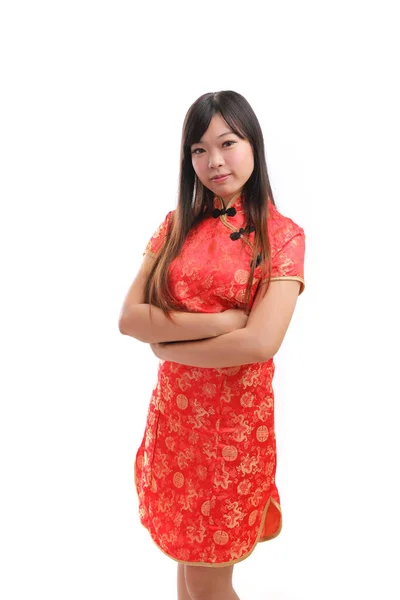 美少女は中国の旧正月に赤いチョンサムを見て笑顔を着て — ストック写真
