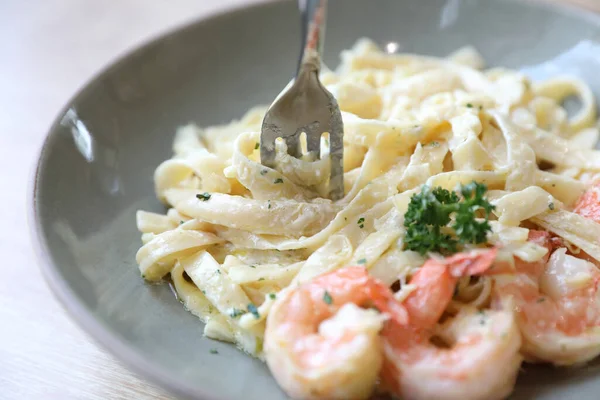 Spagetti Fettucini Krém Szósz Garnélarákkal Olasz Étel — Stock Fotó