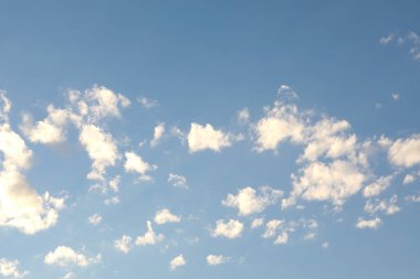 Gün doğumunda gökyüzü arkaplanı