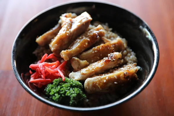 Японская Еда Куриные Терияки Рисом Деревянном Фоне — стоковое фото