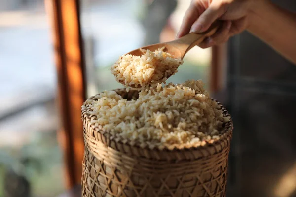 Arroz Integral Hervido Ecológico Canasta Mimbre Primer Plano —  Fotos de Stock