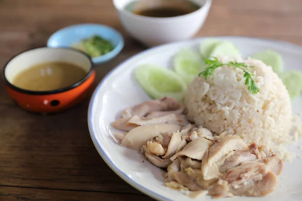 Thailand Makanan Ayam Gourmet Dikukus Dengan Beras Latar Belakang Kayu — Stok Foto