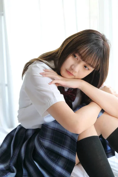 Portret Japans School Meisje Uniform Wit Toon Slaapkamer — Stockfoto