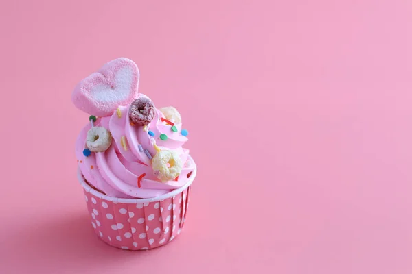 Cupcake Izolované Růžovém Pozadí — Stock fotografie