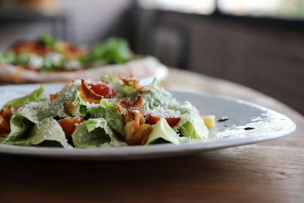 Caesar Salat Vorspeise Auf Holzgrund — Stockfoto