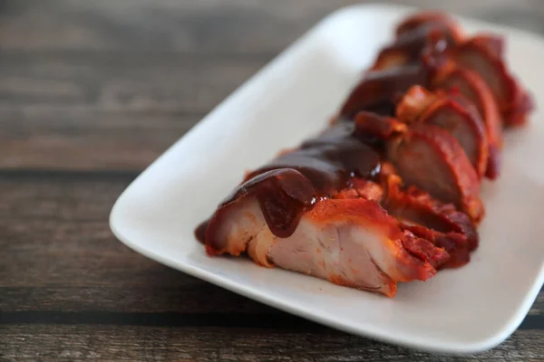 Gebratenes Schweinefleisch Thailändische Gerichte Mit Roter Sauce Auf Holz Hintergrund — Stockfoto