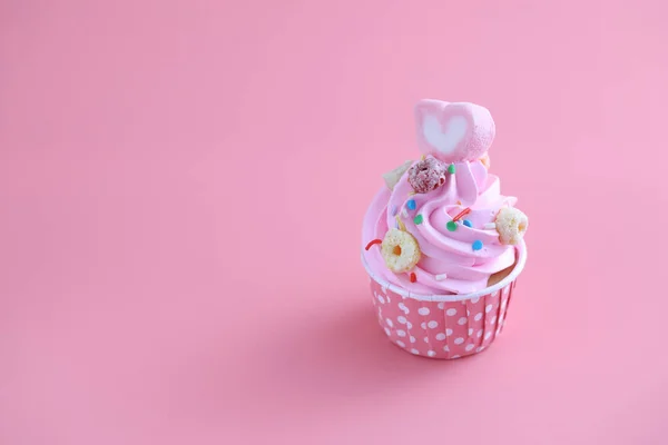 Cupcake Izolované Růžovém Pozadí — Stock fotografie