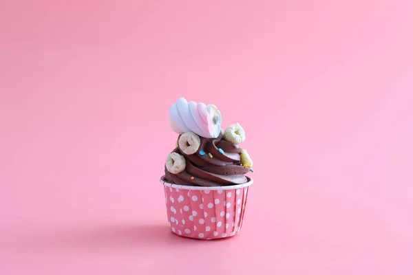 Cupcake Chocolat Isolé Fond Rose — Photo