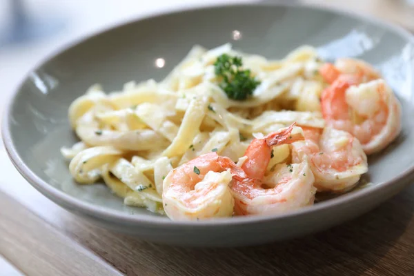 Spaghetti Fettucini Roomsaus Met Garnalen Italiaans Eten — Stockfoto