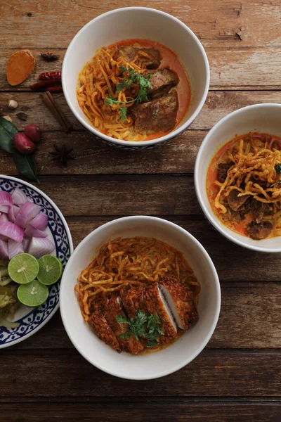 Lokal Makanan Thailand Utara Telur Kari Dengan Daging Babi Dan — Stok Foto