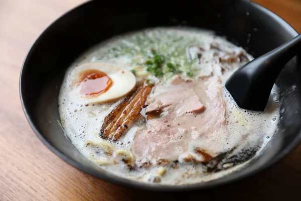 Macarrão Ramen Com Porco Ovo Sopa Comida Japonesa — Fotografia de Stock