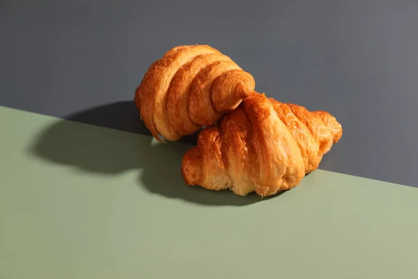Croissant Isolado Luz Sol — Fotografia de Stock