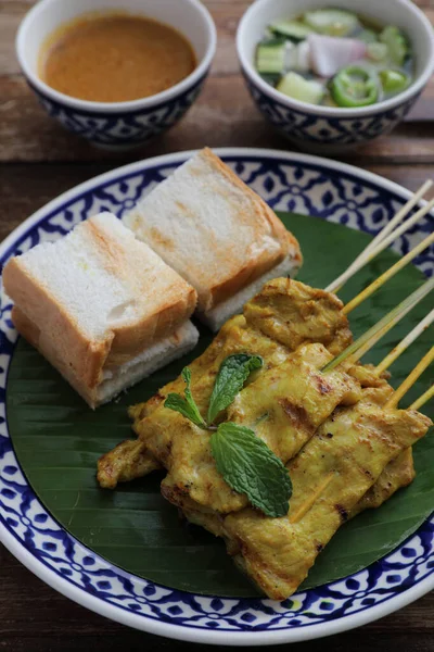 Lokale Thailändische Küche Schweinesatay Mit Öanut Dip Sauce Isoliert Holz — Stockfoto