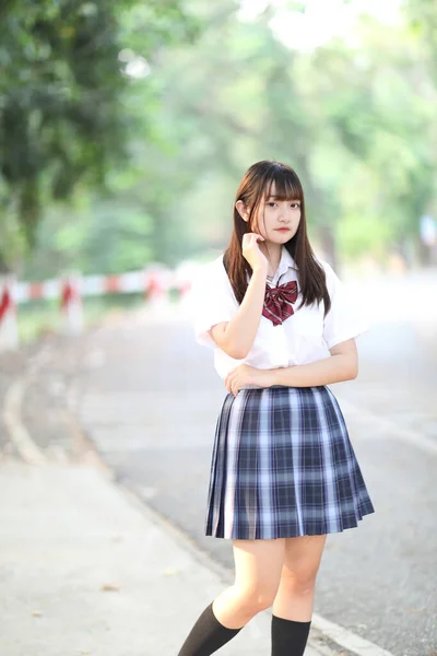 Mooi Aziatisch Japans School Meisje Uniform Zoek Naar Park Outdoor — Stockfoto