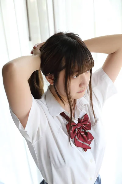 Portrét Japonská Škola Dívka Uniforma Bílém Tónu Postel Pokoj — Stock fotografie