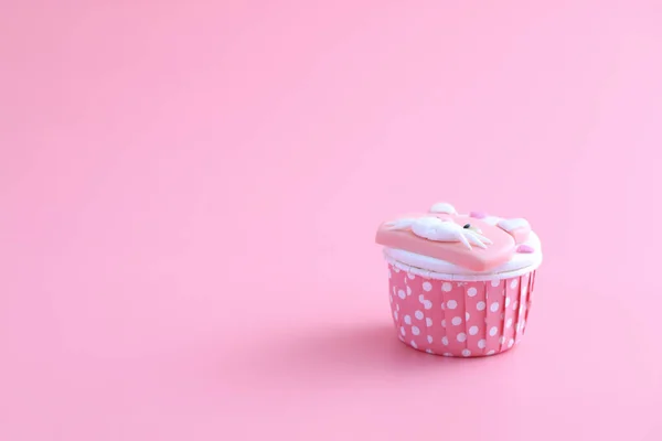 Кекс Ізольований Рожевому Фоні — стокове фото