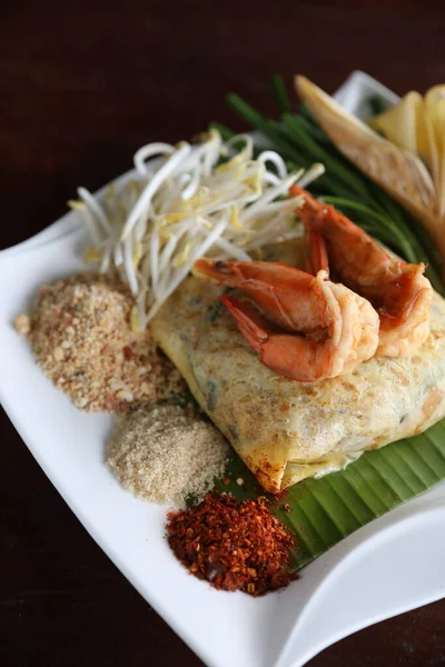 Lokal Thai Makanan Pad Thai Goreng Mie Dengan Udang — Stok Foto