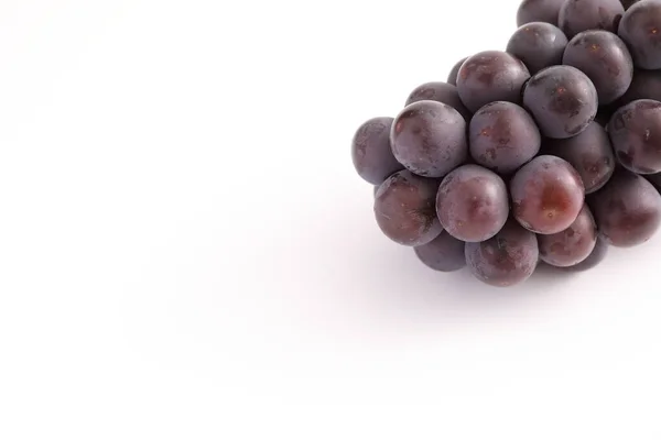 Rode Druiven Geïsoleerd Witte Achtergrond — Stockfoto