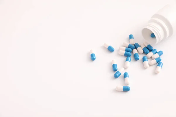 Pillen Capsules Close Geïsoleerd Witte Achtergrond — Stockfoto