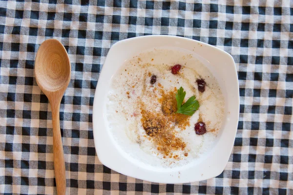 Yoğurt meyve salatası ile — Stok fotoğraf