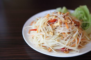 Yeşil papaya salatası